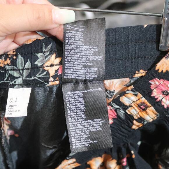 Divided Black Floral Pants Sz 8 - Picture 8 of 13